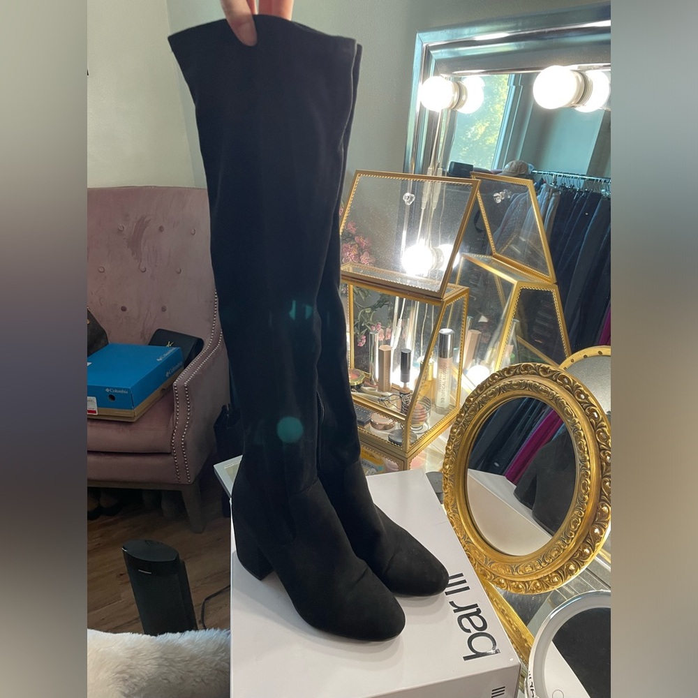 Bar over the knee suede black boots
